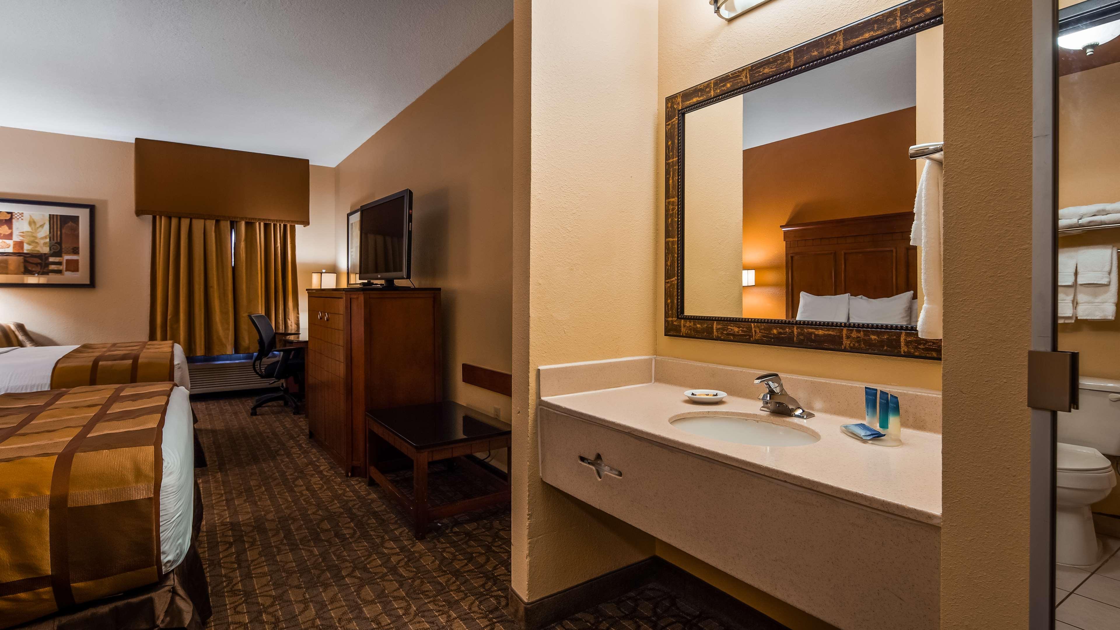 Best Western Plus Midwest Inn & Suites Салайна Екстер'єр фото